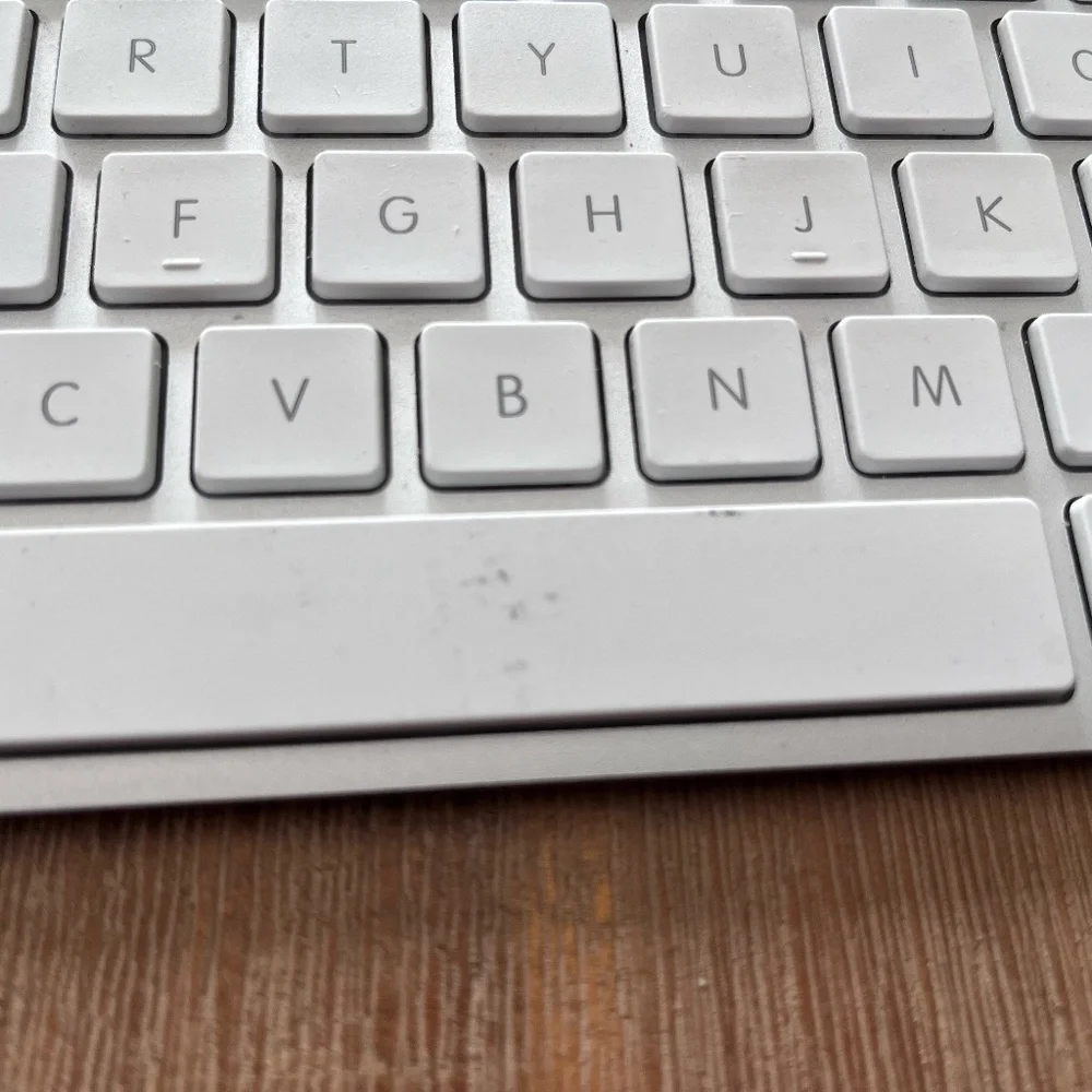 Apple Wireless Battery-Operated Keyboard, Model: A1314 c 2009